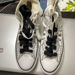Converse new paisley design men size 9 women size 11 no box